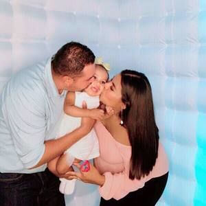 Meet your Posher, Dinoora